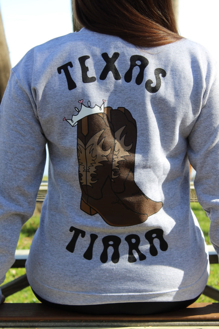 BOOTS WITH GLAMOR CREWNECK